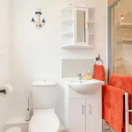 Bernie's Watch, * 휫비